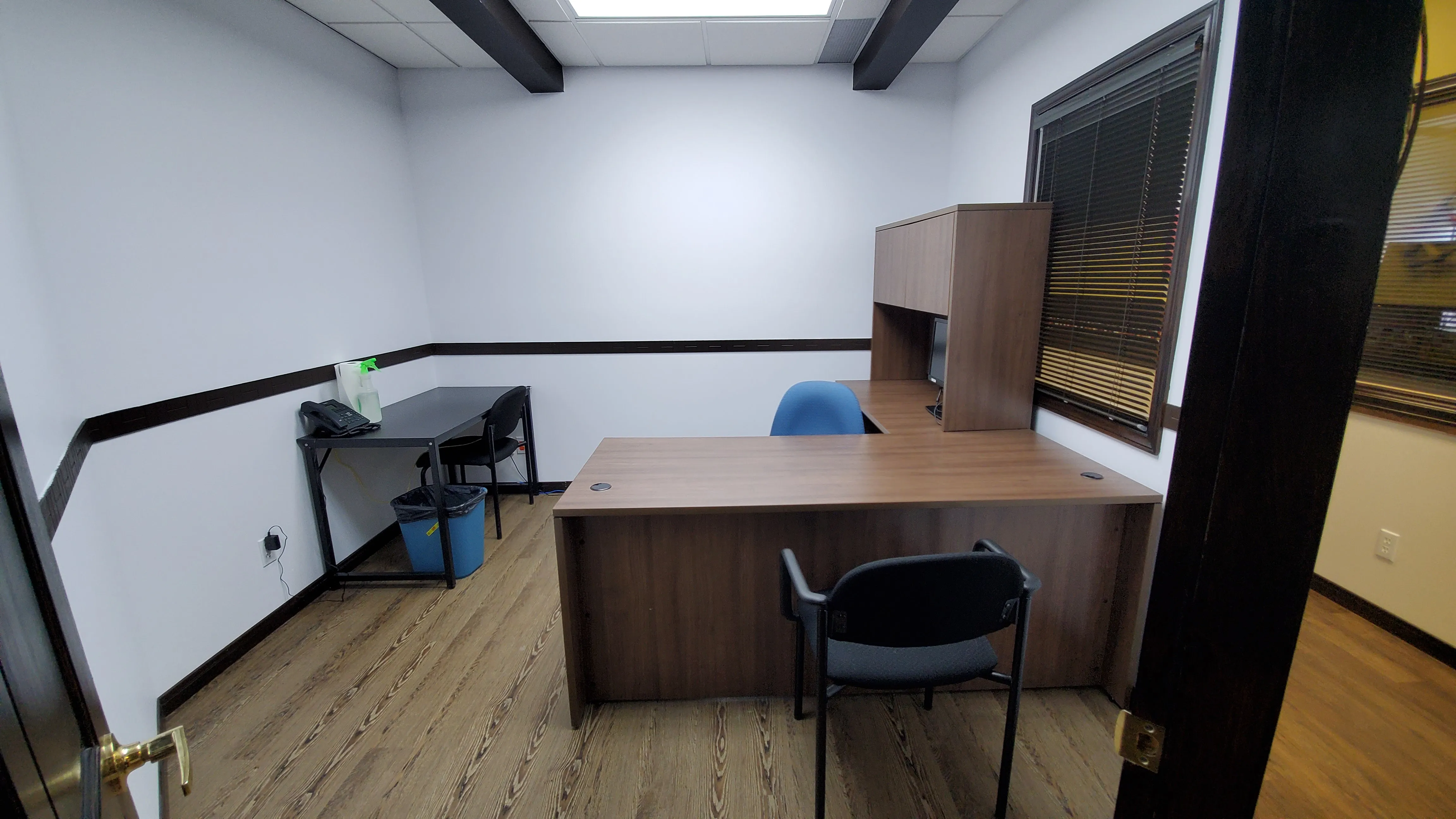 Bureau meublé